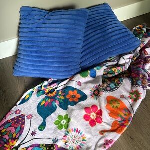 two Rachel
Roy Blue accent cushions
(Blanket sold separately)